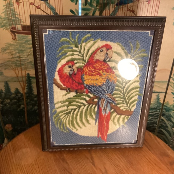 1980s crewel needle point of parrots - Picture 2 of 9